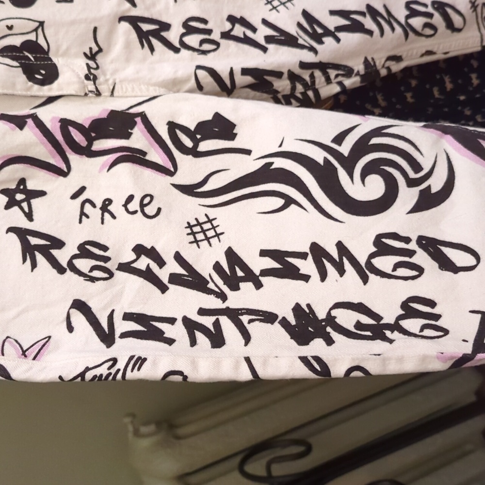 Reclaimed Vintage High Rise Graffiti Jeans White Black Lilac - Picture 6 of 11